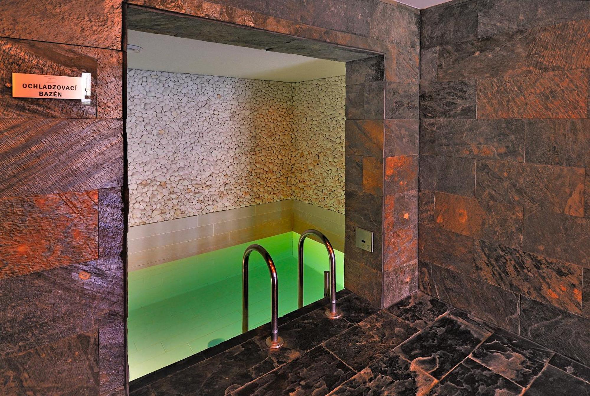 Hotel Zochova Chata - Adult Friendly Modra Bagian luar foto