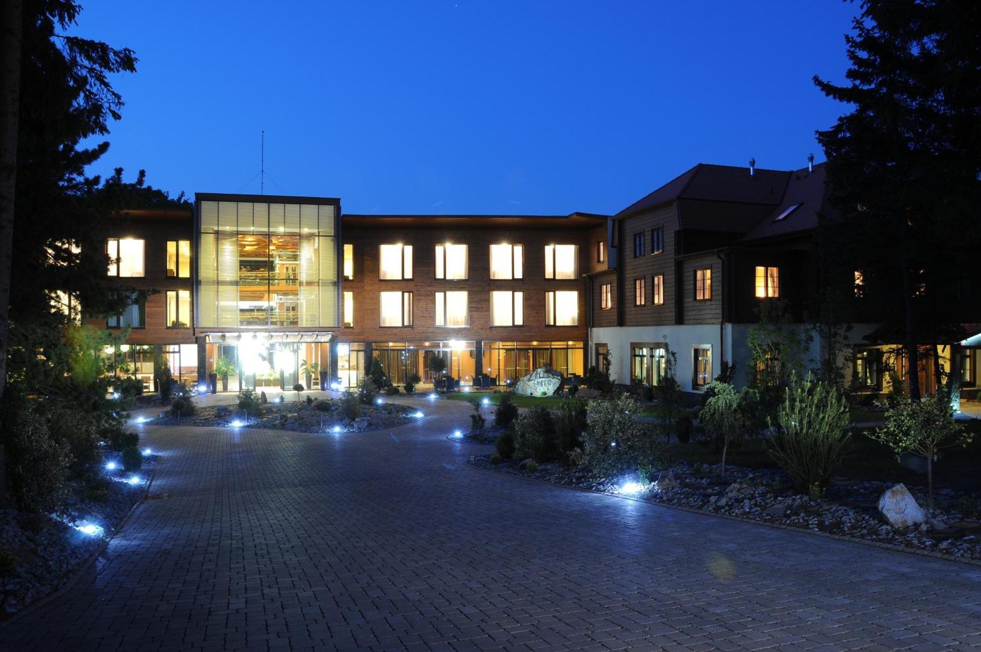Hotel Zochova Chata - Adult Friendly Modra Bagian luar foto
