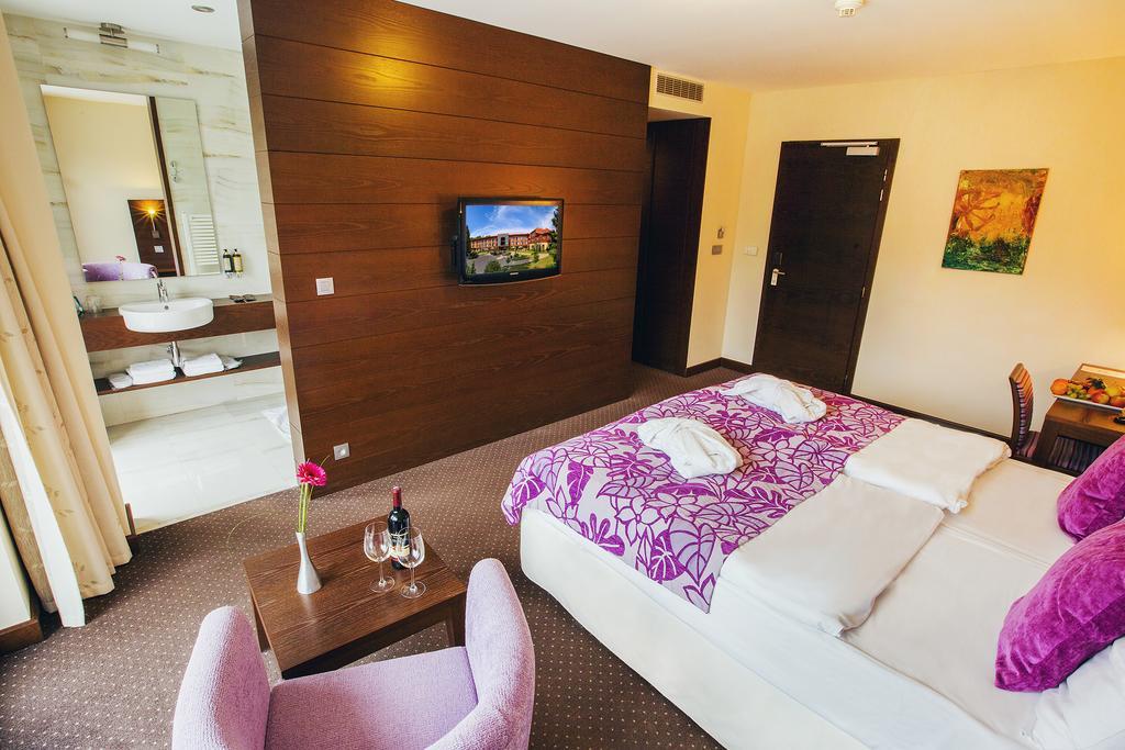 Hotel Zochova Chata - Adult Friendly Modra Bagian luar foto