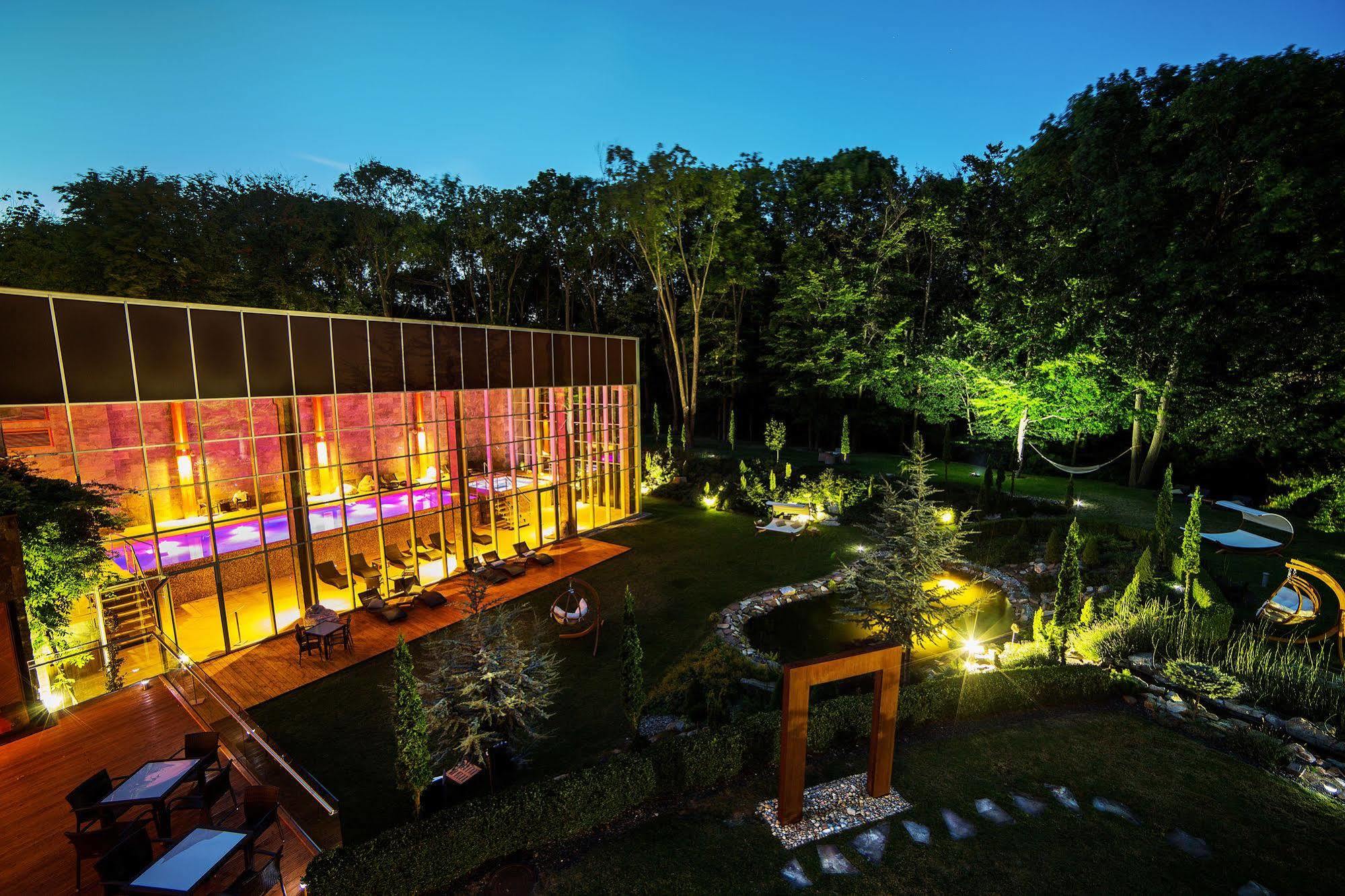 Hotel Zochova Chata - Adult Friendly Modra Bagian luar foto
