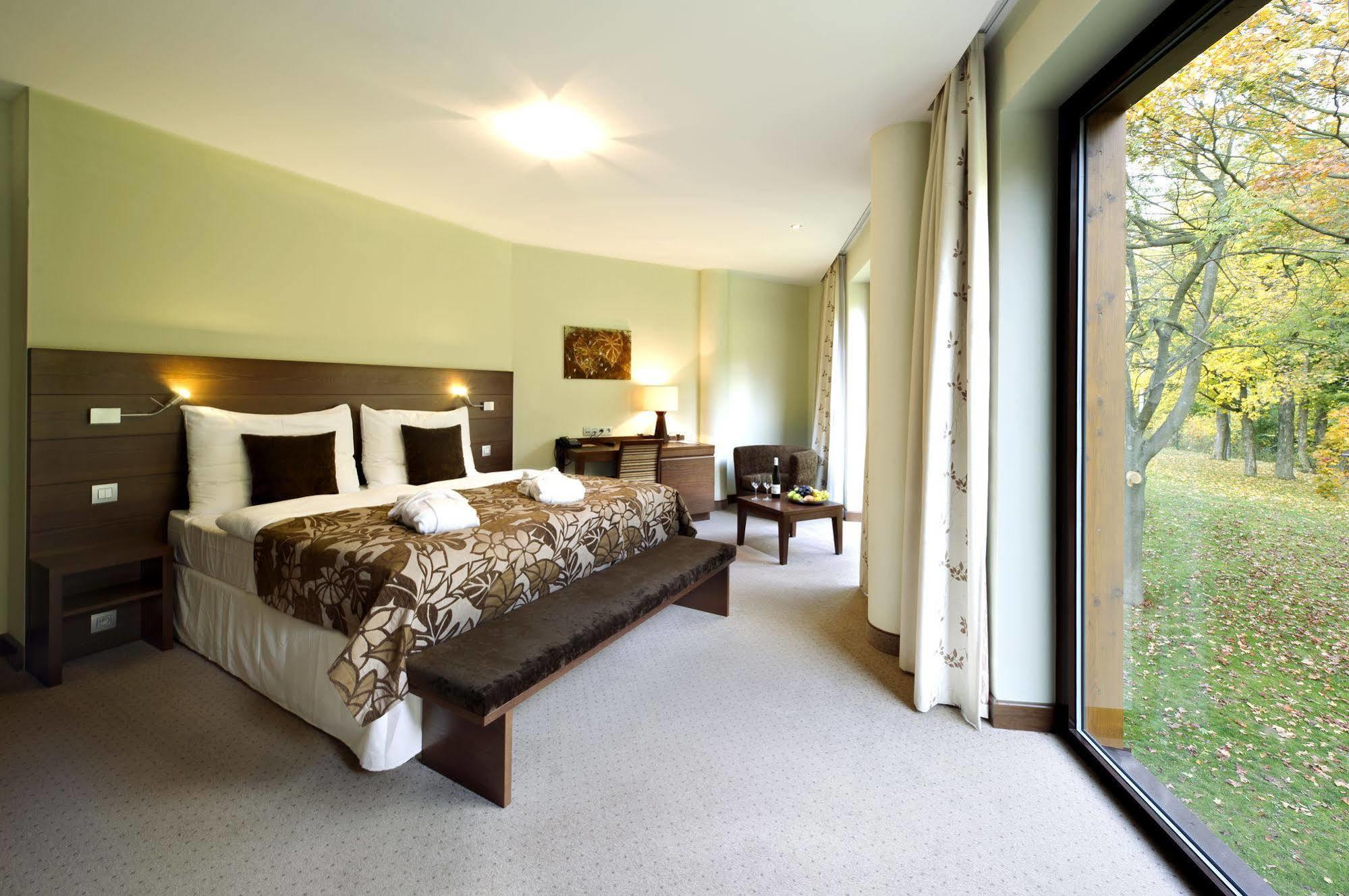 Hotel Zochova Chata - Adult Friendly Modra Bagian luar foto